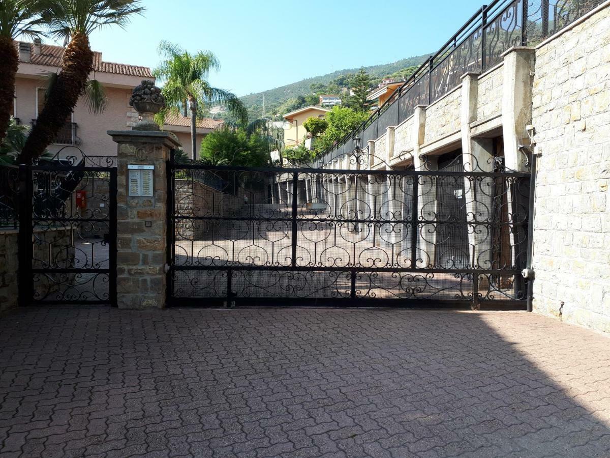 Rifugio Societa Semplice Apartment Ospedaletti Bagian luar foto